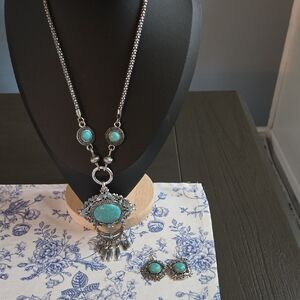 Elegant Turquoise and Silver Necklace Statement Set